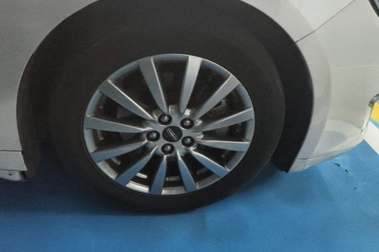 Used Lincoln MKZ 2018 2.0T Premium Edition Right Front Wheel Hub