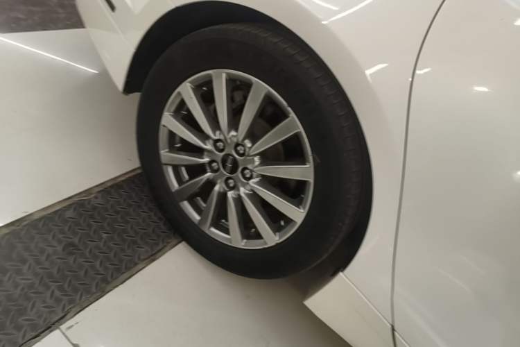 Used Lincoln MKZ 2018 2.0T Premium Edition Right Rear Wheel Hub