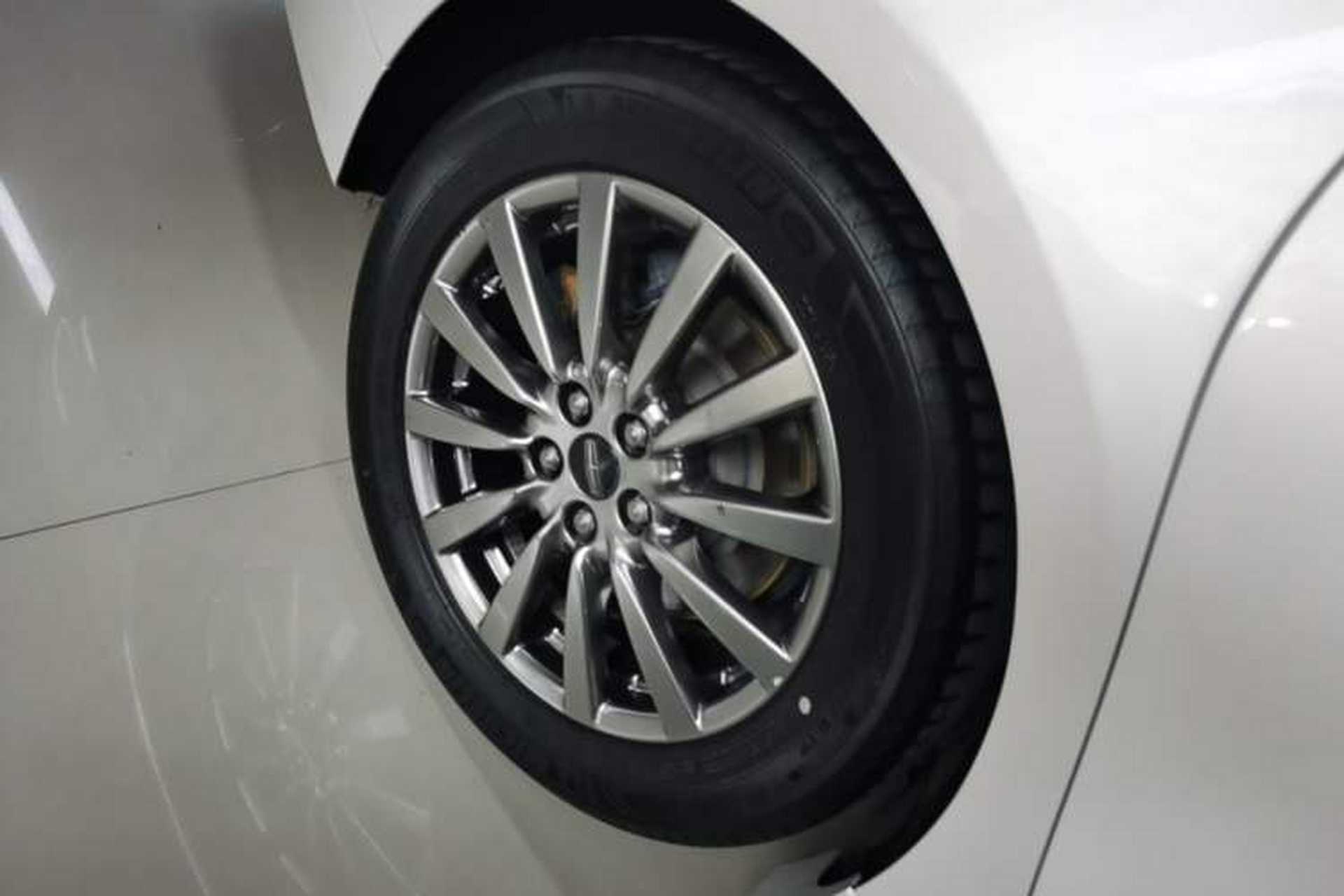 Used Lincoln MKZ 2018 2.0T Premium Edition Right Rear Wheel Hub