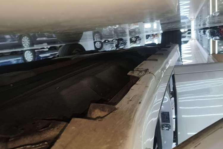 Used Lincoln MKZ 2018 2.0T Premium Edition Right Side Sill