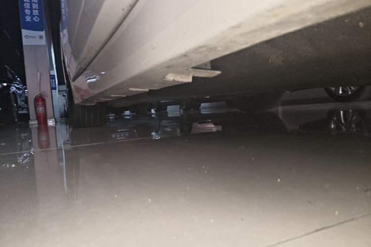 Used Lincoln MKZ 2018 2.0T Luxury Edition Right Side Sill