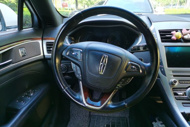 Used Lincoln MKZ 2018 2.0T Premium Edition Steering Wheel