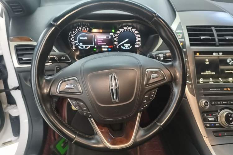 Used Lincoln MKZ 2018 2.0T Premium Edition Steering Wheel