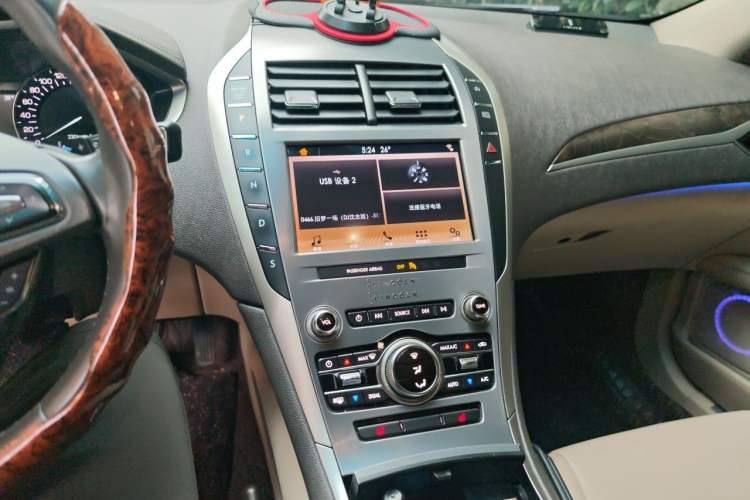 Used Lincoln MKZ 2019 2.0T Luxury Edition China VI Standard Audio And AC Panel