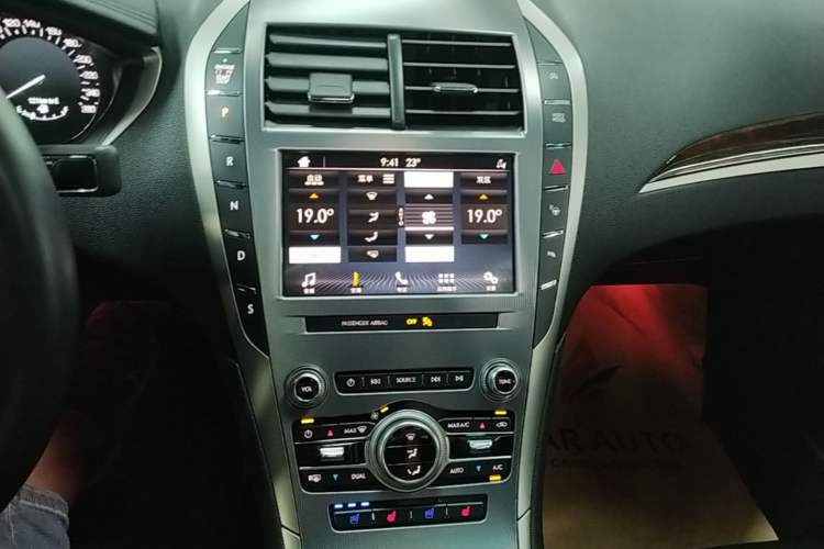 Used Lincoln MKZ 2019 2.0T Luxury Edition China VI Standard Audio And AC Panel