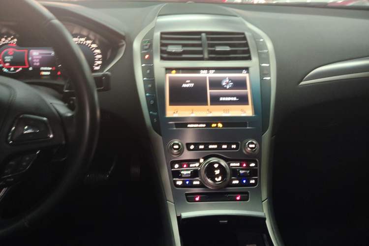 Used Lincoln MKZ 2019 2.0T Zunyue Edition China VI Standard Audio And AC Panel