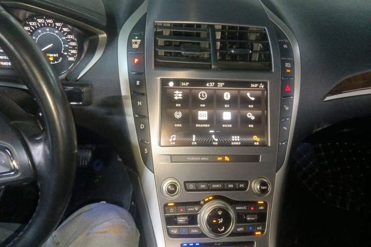 Used Lincoln MKZ 2019 2.0T Luxury Edition China VI Standard Audio And AC Panel