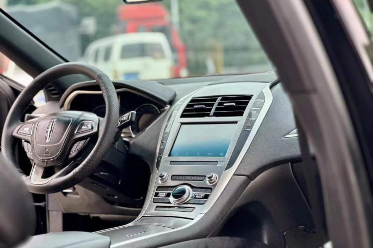 Used Lincoln MKZ 2019 2.0T Zunyue Edition China VI Standard Audio And AC Panel