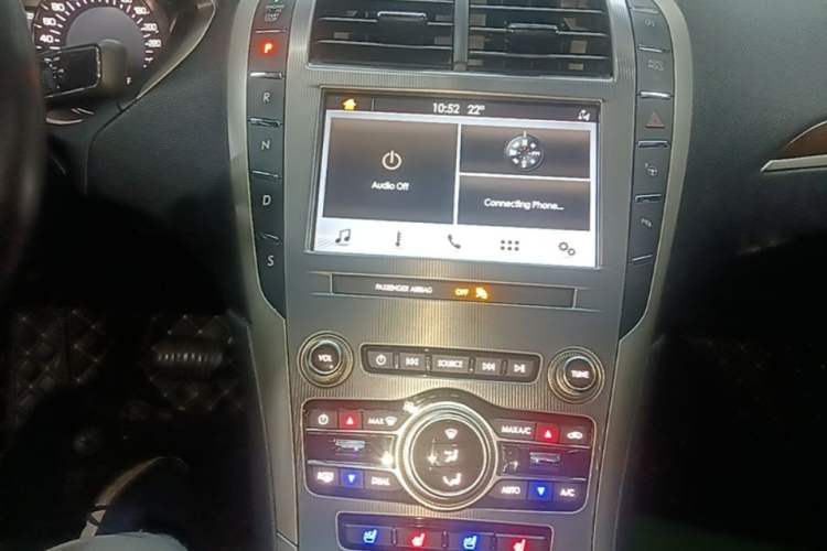 Used Lincoln MKZ 2019 2.0T Luxury Edition China VI Standard Audio And AC Panel
