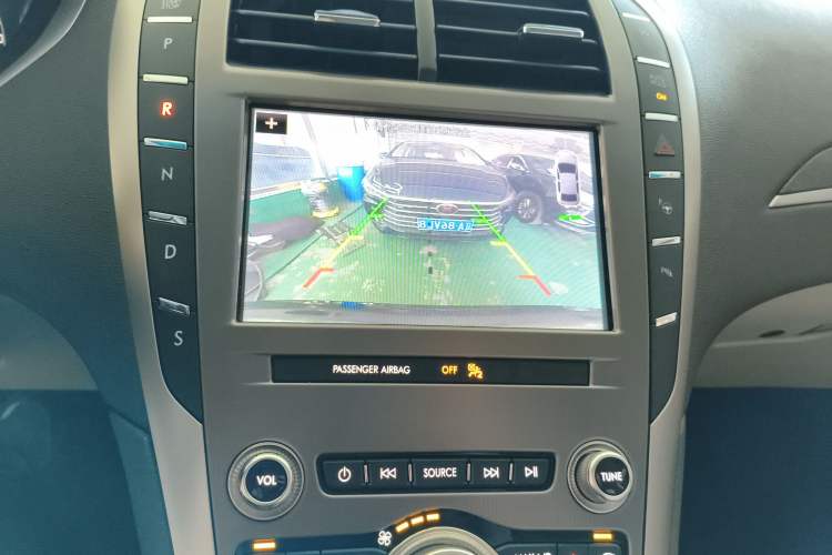 Used Lincoln MKZ 2019 2.0T Luxury Edition China VI Standard Audio And AC Panel