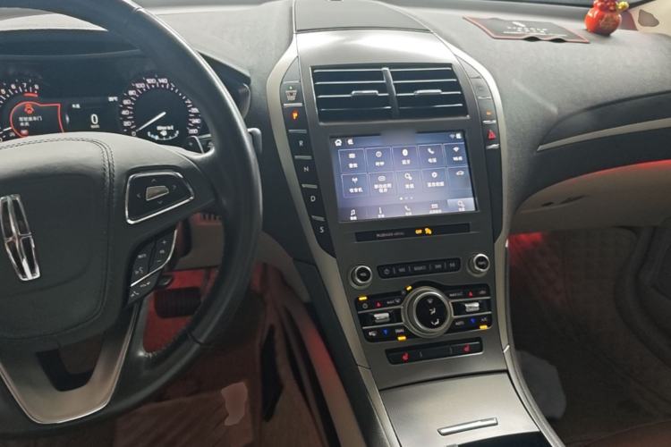 Used Lincoln MKZ 2019 2.0T Luxury Edition China VI Center Console