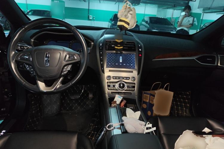 Used Lincoln MKZ 2019 2.0T Zunyue Edition China VI Standard Center Console
