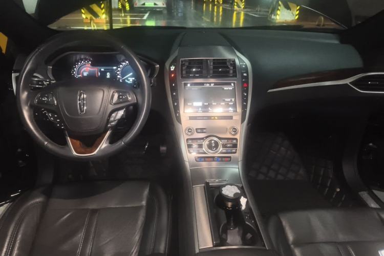 Used Lincoln MKZ 2019 2.0T Luxury Edition China VI Center Console