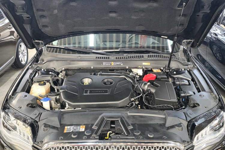 Used Lincoln MKZ 2019 2.0T Luxury Edition China VI Engine Bay