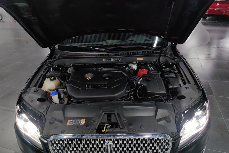 Used Lincoln MKZ 2019 2.0T Luxury Edition China VI Standard Engine Bay