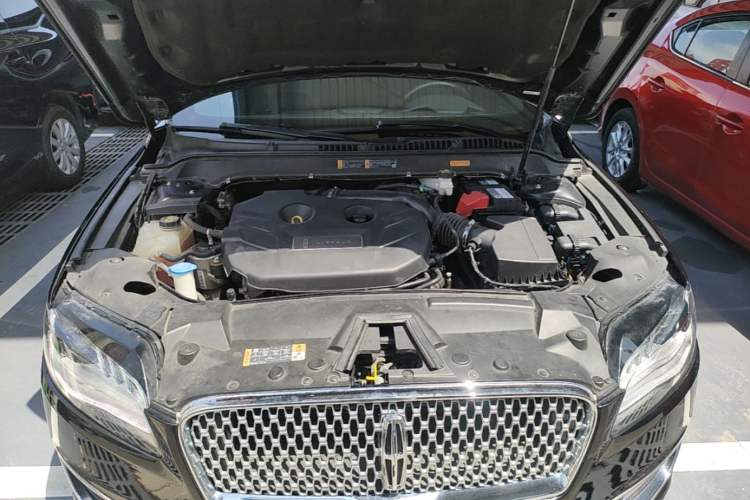 Used Lincoln MKZ 2019 2.0T Luxury Edition China VI Engine Bay