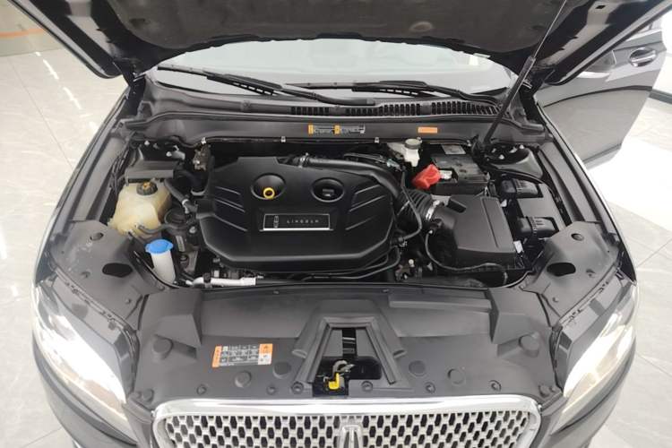 Used Lincoln MKZ 2019 2.0T Luxury Edition China VI Engine Bay