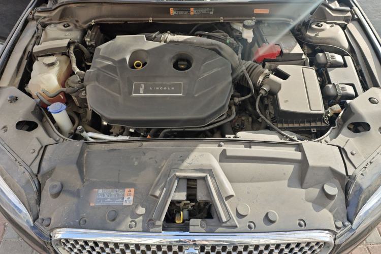 Used Lincoln MKZ 2019 2.0T Luxury Edition China VI Standard Engine Bay