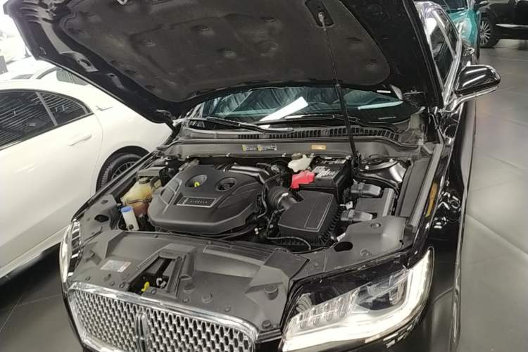 Used Lincoln MKZ 2019 2.0T Luxury Edition China VI Standard Engine Bay
