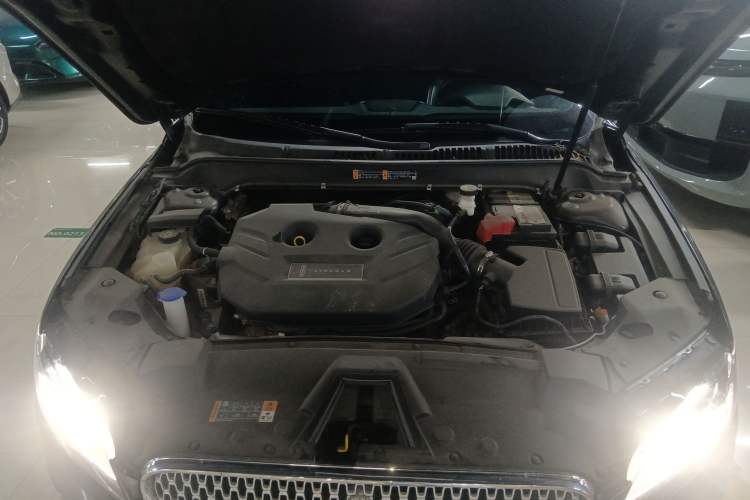 Used Lincoln MKZ 2019 2.0T Luxury Edition China VI Standard Engine Bay