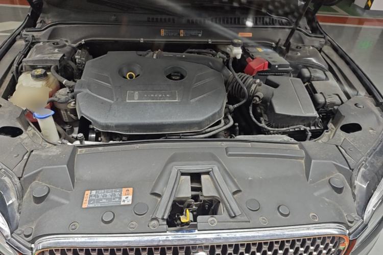 Used Lincoln MKZ 2019 2.0T Luxury Edition China VI Engine Bay