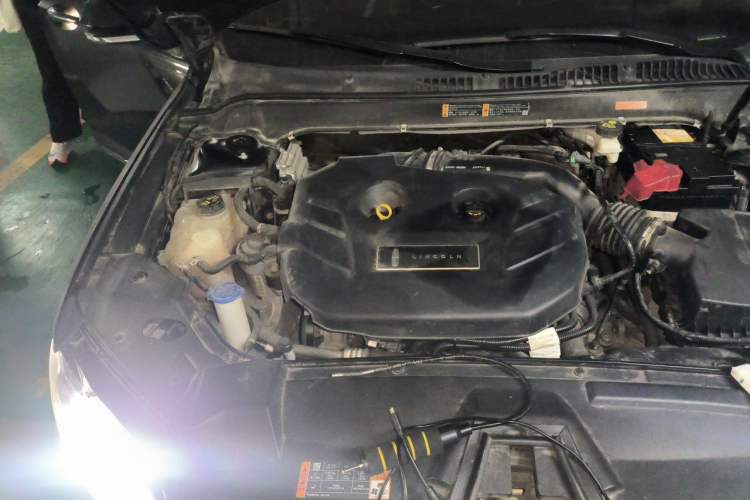 Used Lincoln MKZ 2019 2.0T Luxury Edition China VI Engine Bay Right