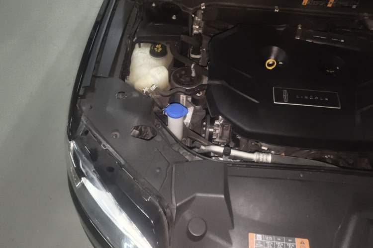 Used Lincoln MKZ 2019 2.0T Luxury Edition China VI Engine Bay Right
