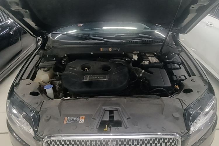Used Lincoln MKZ 2019 2.0T Luxury Edition China VI Standard Engine Bay