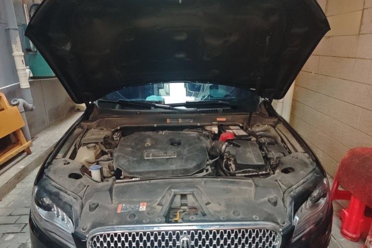 Used Lincoln MKZ 2019 2.0T Luxury Edition China VI Engine Bay