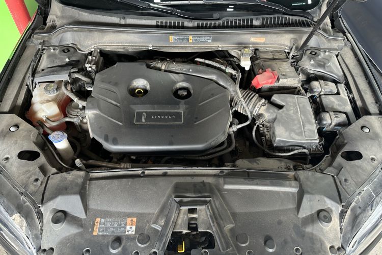 Used Lincoln MKZ 2019 2.0T Luxury Edition China VI Engine Bay
