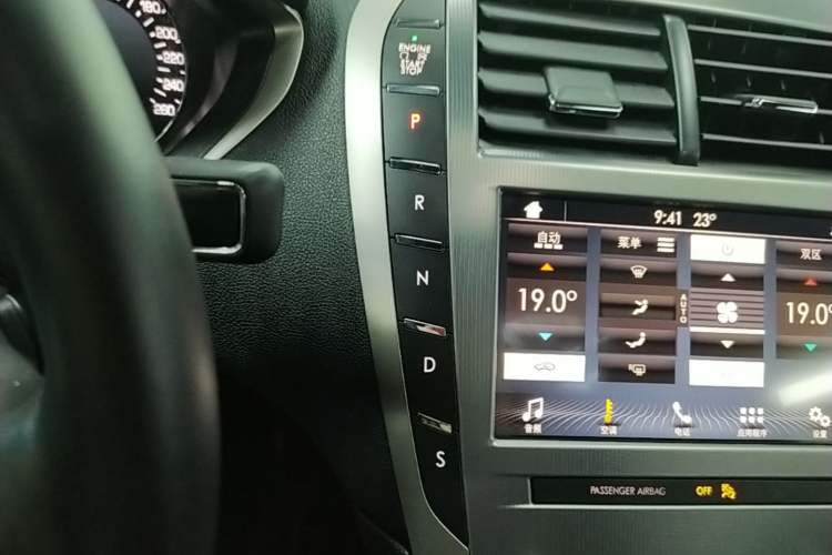 Used Lincoln MKZ 2019 2.0T Luxury Edition China VI Standard Gear Lever