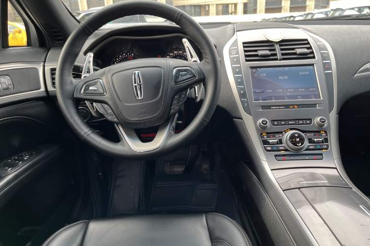 Used Lincoln MKZ 2019 2.0T Zunyue Edition China VI Standard Interior 3
