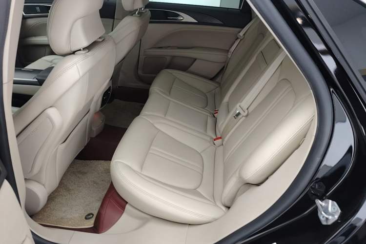 Used Lincoln MKZ 2019 2.0T Luxury Edition China VI Left Rear Seat
