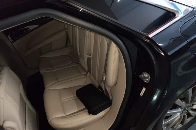 Used Lincoln MKZ 2019 2.0T Luxury Edition China VI Left Rear Seat