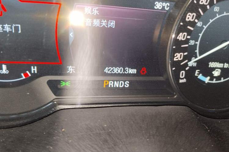 Used Lincoln MKZ 2019 2.0T Luxury Edition China VI Odometer Close Up