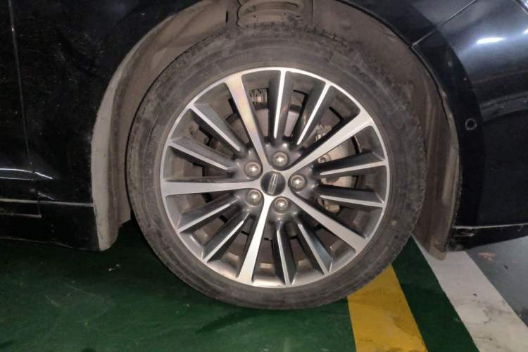 Used Lincoln MKZ 2019 2.0T Luxury Edition China VI Right Front Wheel Hub