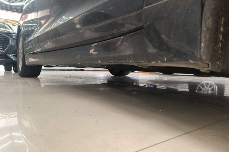 Used Lincoln MKZ 2019 2.0T Luxury Edition China VI Right Side Sill