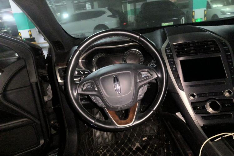 Used Lincoln MKZ 2019 2.0T Luxury Edition China VI Steering Wheel