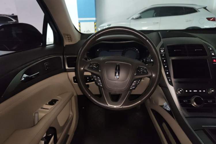 Used Lincoln MKZ 2019 2.0T Luxury Edition China VI Steering Wheel