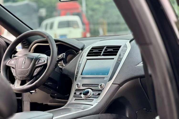 Used Lincoln MKZ 2019 2.0T Zunyue Edition China VI Standard Steering Wheel