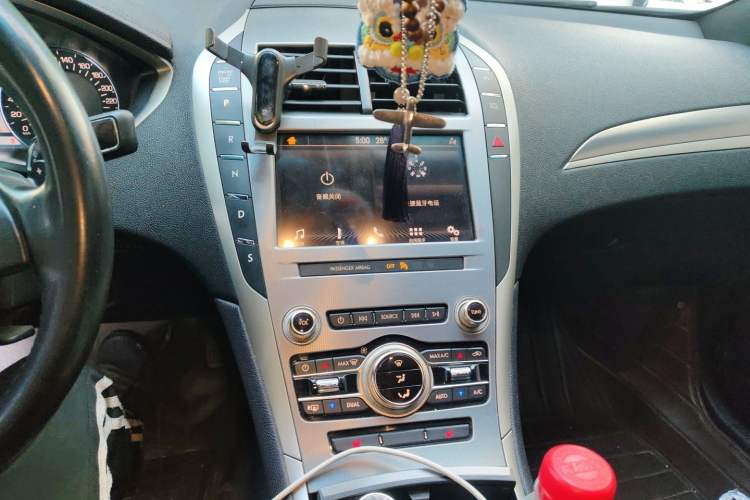 Used Lincoln MKZ 2019 2.0T Zunyue Edition China VI Standard Audio And AC Panel