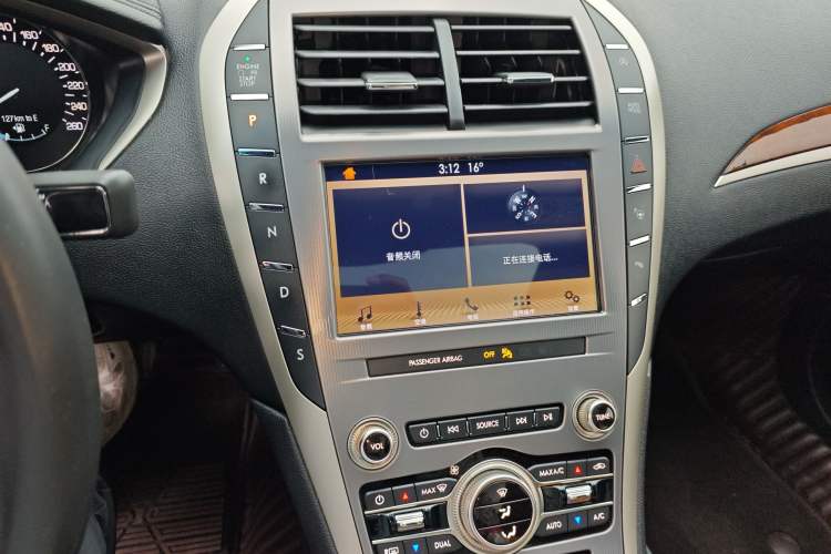 Used Lincoln MKZ 2019 2.0T Luxury Edition China VI Standard Audio And AC Panel