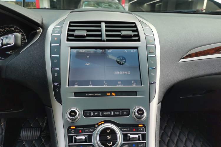 Used Lincoln MKZ 2019 2.0T Luxury Edition China VI Standard Audio And AC Panel