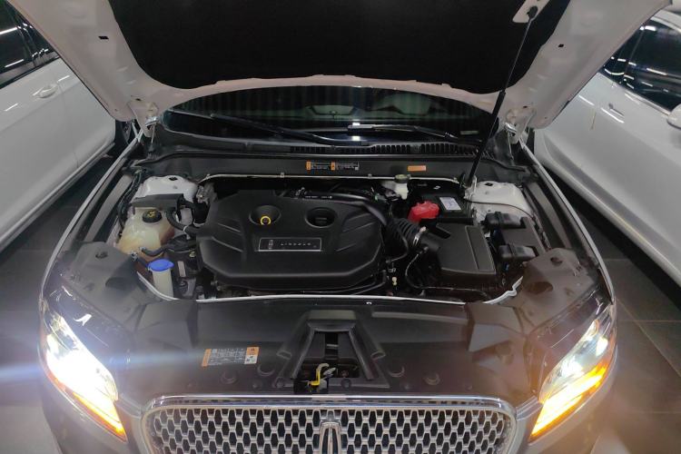 Used Lincoln MKZ 2019 2.0T Luxury Edition China VI Standard Engine Bay