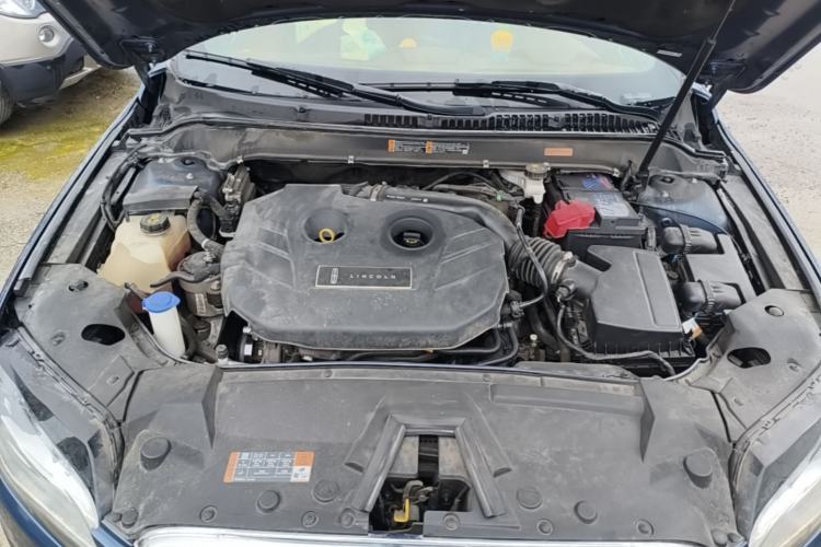 Used Lincoln MKZ 2019 2.0T Luxury Edition China VI Engine Bay