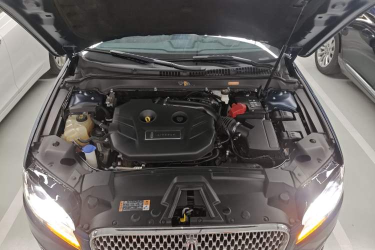 Used Lincoln MKZ 2019 2.0T Luxury Edition China VI Standard Engine Bay