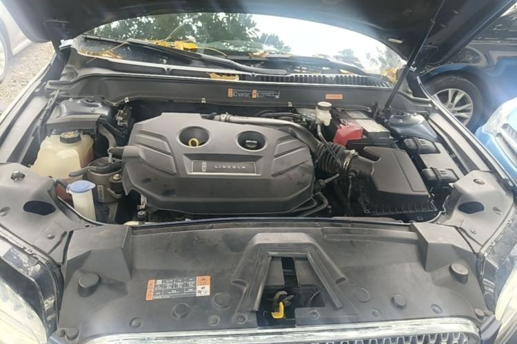 Used Lincoln MKZ 2019 2.0T Luxury Edition China VI Engine Bay