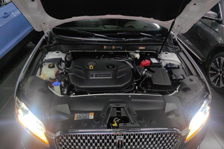 Used Lincoln MKZ 2019 2.0T Luxury Edition China VI Standard Engine Bay