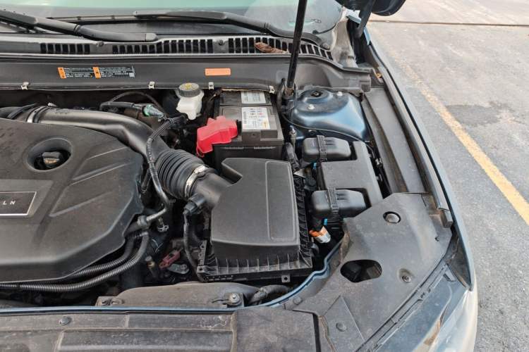 Used Lincoln MKZ 2019 2.0T Luxury Edition China VI Engine Bay Left