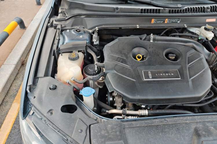 Used Lincoln MKZ 2019 2.0T Luxury Edition China VI Engine Bay Right